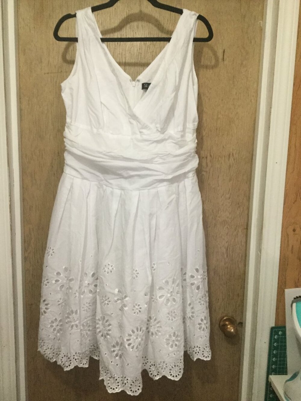 S.L. Fashion white eyelet dress 19 inches pit to pit size 14 100% cotton zip up